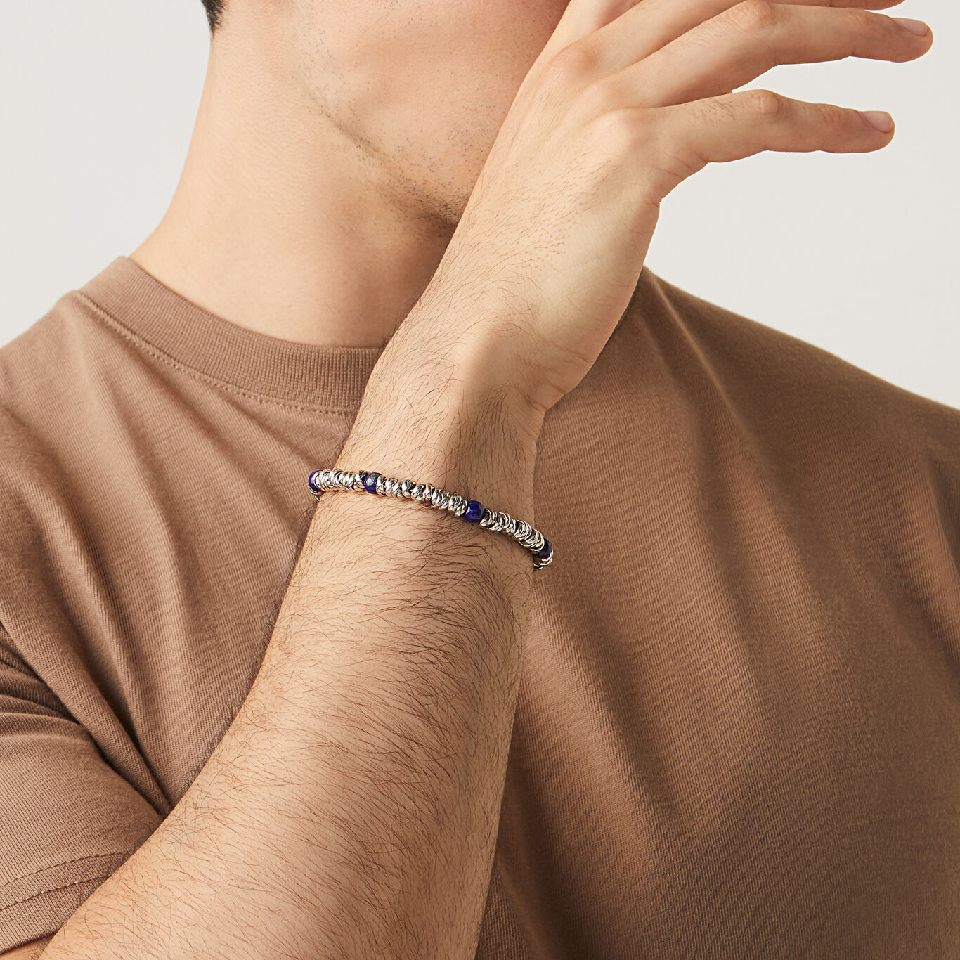 Armband-Herren-Lapislazuli-und-Knoten-Model.jpg